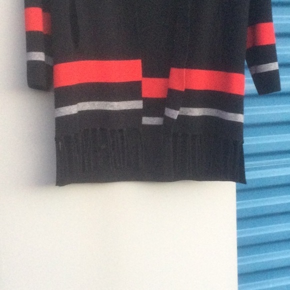 Thick Knit 🧶 Black Cardigan w/ a red& gray stripe fringe in front & 2 pockets - Picture 3 of 8